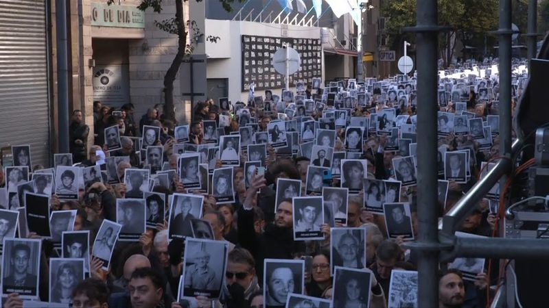 After 31 years sirens sound in Argentina to honor bombing victims | AFP