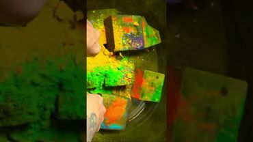 Floury Colorfully Dyed Chalk