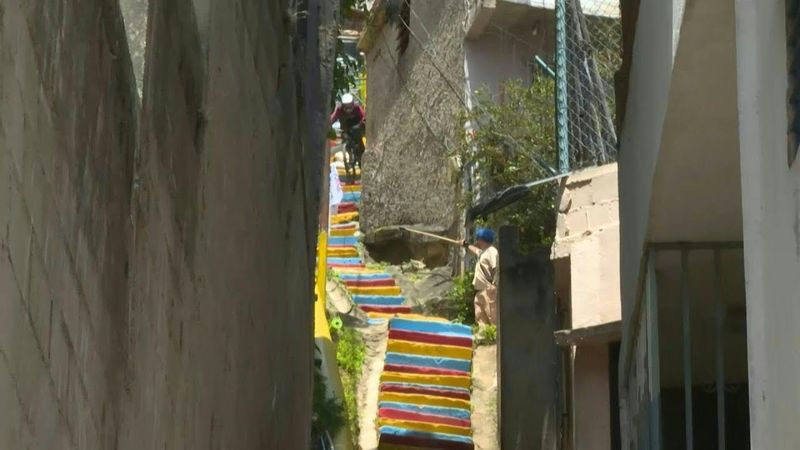 Downhill bike race takes over former violence hotspot in Caracas | AFP