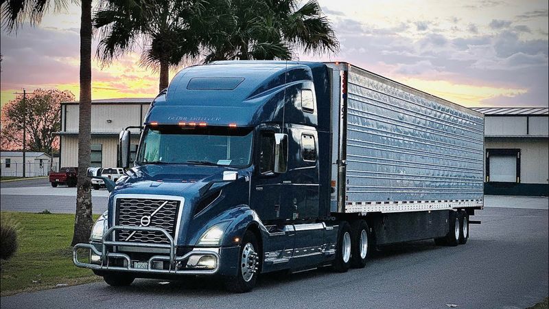 Дальнобой США.. Замена компрессора.. Загрузка клубникой во Флориде..