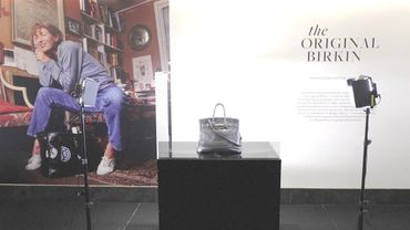 Рекордные 8,6 млн евро отдали за оригинальную сумку Birkin на торгах в Париже