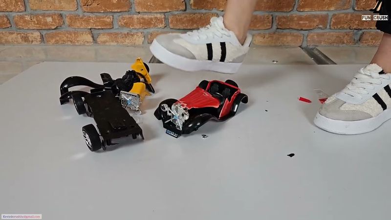 toy car crush