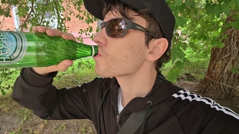 КАТАЮСЬ НА КАМЕ И ПЬЮ НАРЗАН