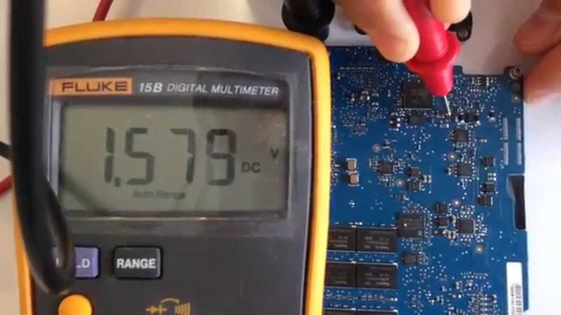 Видео 1.8 Измерение напряжения на включенной плате на диоде D6901