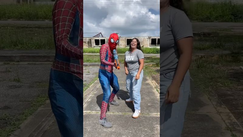 SPIDERMAN ATACÓ A LOS SUPERHÉROES MINI
