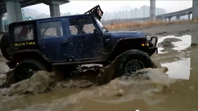 RC CAR TRAL TRACTION HOBBY 1/8 Founder Jeep Raining mud bash 3