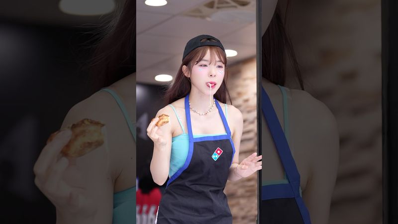 腹黑多慧 在肚子餓的粉絲面前開吃就算了還拉絲給大家看🤣#李多慧 #이다혜 #leedahye #pizza #野球 #cheerleader #fancam #攝影 #치어리더 #啦啦隊