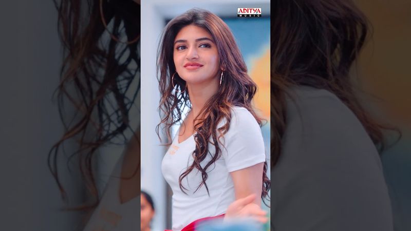 #RaRaBangaram #NuvvuVijilesthey #RamulooRamulaa #Aadikeshava #Sreeleela  #Shorts