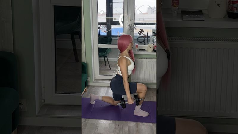 НЕ ДЕЛАЙ ВЫПАДЫ, КАК ГАЛЯ! В конце правильный вариант! #фитнес #спорт #ягодицы