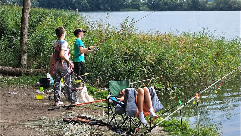 Дети ловят, а взрослые... ЕСЛИ РЫБАЛКА ТО ТАКАЯ!