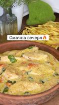 СМАЧНА ВЕЧЕРЯ - Куряче філе у вершковому соусі ❤️‍🔥 рецепт в описі ⬇️ 📌куряче філе 2-3 шт 📌олія для смаження 📌сіль, перець 📌бульйон 200 мл 📌вершки ( від 20%) 200 мл 📌шпинат жменя 📌томати чері 15 шт 📌соус песто 2 ст.л. 📌часник 2 зубчики 📌пармезан Спочатку обсмажити до скоронки по декілка хвилин куряче порізане перчене та солоне філе (до готовності не доводими) В тій же пательні обсмажуємо пару хвилин шпинат с томатами і часником. Вливаємо бульйон, додаємо песто та вершки. Сіль, перець за смаком. Як тільки закипіло - зменшити вогонь, повернути в пательню філе, на малому вогні тушкувати 10 хвилин, посипати пармезаном. Купила все, як і завжди в @silpoua на цінотижиках, цього тижня на знижках чері, шпинат та вершки, сир був минулого тижня. Завжди відслідковую знижки, тому добряче економлю. Дуже смачна і нескладна вечеря, курка виходить соковота зі смачним соусом, який ідеально підійде хоч до печеною, хоч до вареної чи смаженої картоплі, до макаронів або каші. Будь який гарнір тут смакуватиме. #вечеря #смачнавечеря #філе #філевсоусі #тушкованемясо #випічка #рецепти #вечерідаріко #рецептидаріко #смачно #святковеменю #святковавечеря 