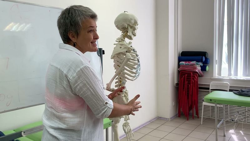 Снимаем запреты, возвращаем свободу. Раскачиваем крестцово-подвздошный сустав. Фрагмент семинара.