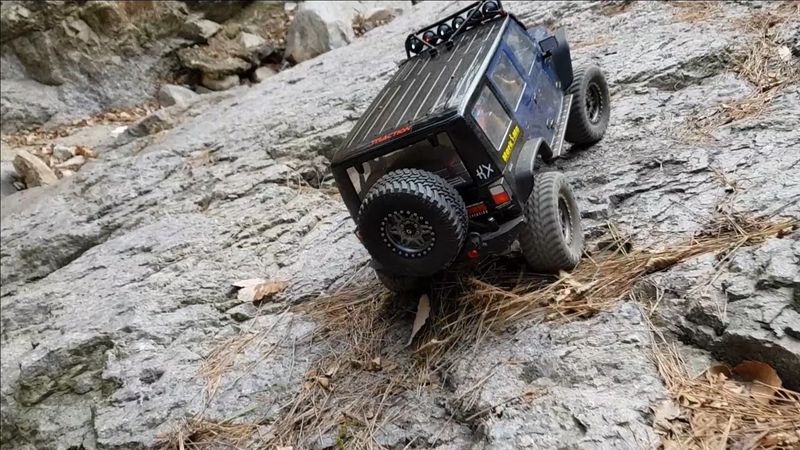 TRACTION HOBBY 1/8 Founder Jeep Valley Off-Road 2