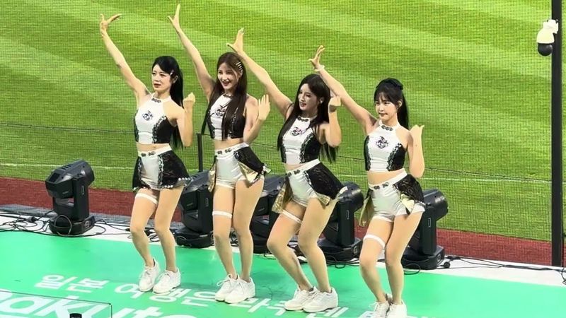 KT 위즈 치어리더 ‘Hands up’ 잠실 공연 영상