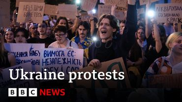 Protests in Ukraine against new anti-corruption law | BBC News