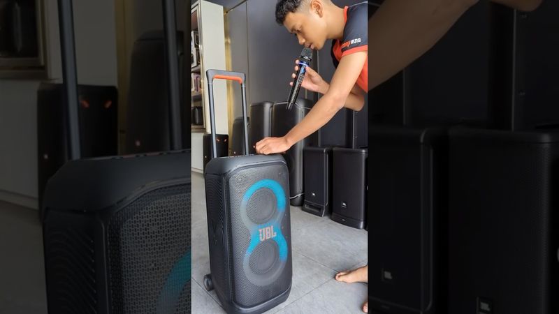 Karaokê 🎤 com JBL PartyBox Stage 320 #jbl #karaokê #microfone #shorts #fyp #paravocê