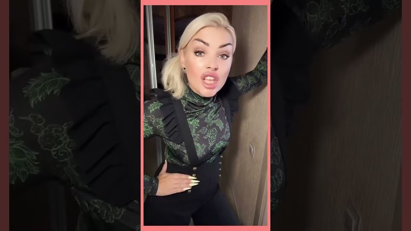 Улыбайтесь, женщина за рулём....