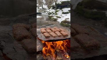 Taş Üzerinde Rulo Köfte Sarma 🥩🫓 - meatball roll wrapping on natural stone