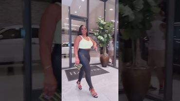 L'UNICA guida di stile per leggings lucidi di cui hai bisogno! | Trucchi per pantaloni di pelle a...