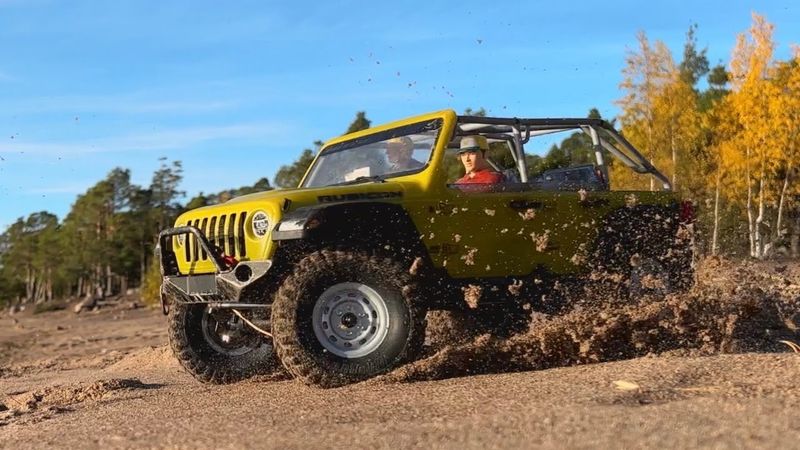 Axial SCX10iii Jeep Wrangler JLU Autumn beach RC offroad adventure