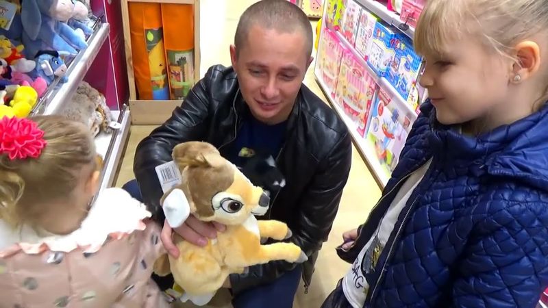 Маргарита и КРУТАЯ СОБАЧКА Лера НЕ ХОЧЕТ играть с СЕСТРОЙ ЧиЧиЛав