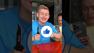 HALLOWEEN FAKE KNIFE PRANK FROM MAGICIAN