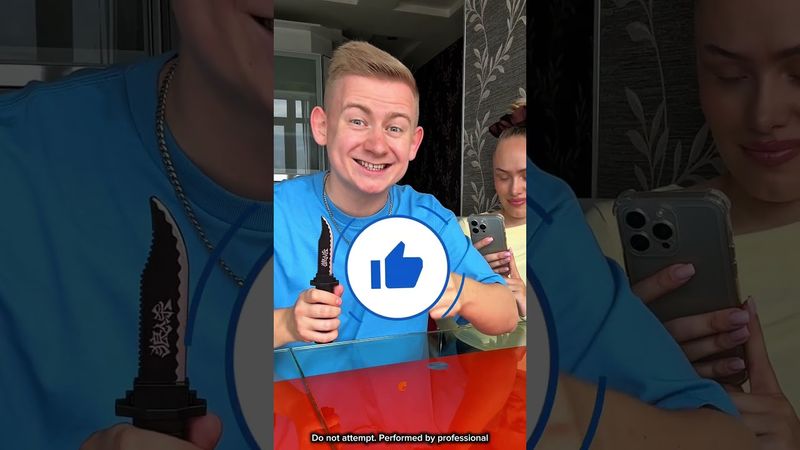 HALLOWEEN FAKE KNIFE PRANK FROM MAGICIAN