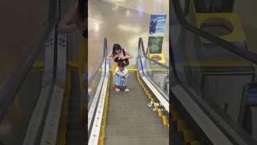 Cẩn thận khi đi thang máy