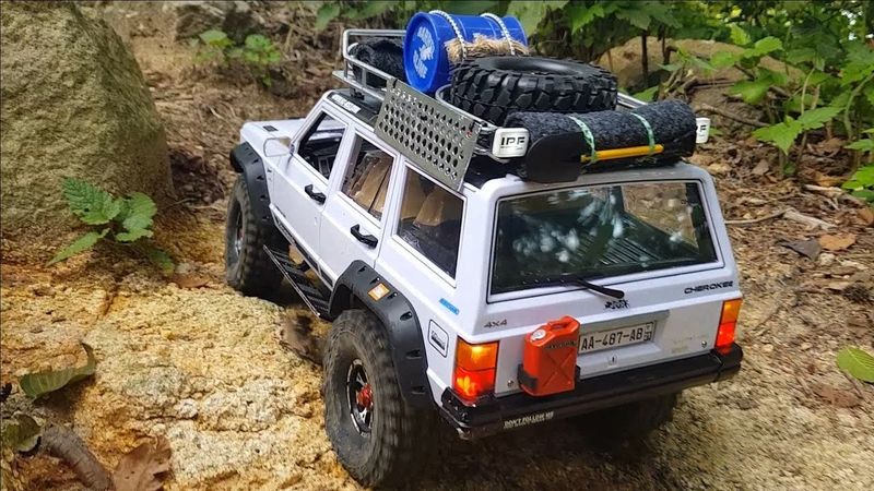 Axial SCX10 II Jeep Cherokee Gaya Rock Crawling