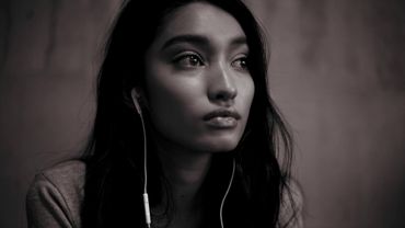 SILENT POETS / Asylums For The Feeling feat. Leila Adu