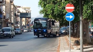 Palermo: passaggio in sirena PULLMAN POLIZIA PENITENZIARIA + FIAT TALENTO