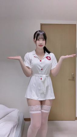 スカート丈ギリギリすぎる^⸝⸝𖦹 ·̫ 𖦹⸝⸝^#ナース服 #fyp #fypシ゚ 