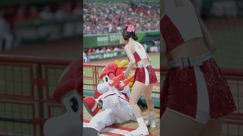 多慧虐龍現場 威弟沒有半點反抗之力🤣@lee_dahye #李多慧 #이다혜 #cheerleader #fancam #shorts