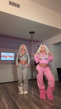 Bad bih ❄️ @Rocky Dc: @MORA★ #tiktokdance #dancetrend #twins #dancers 