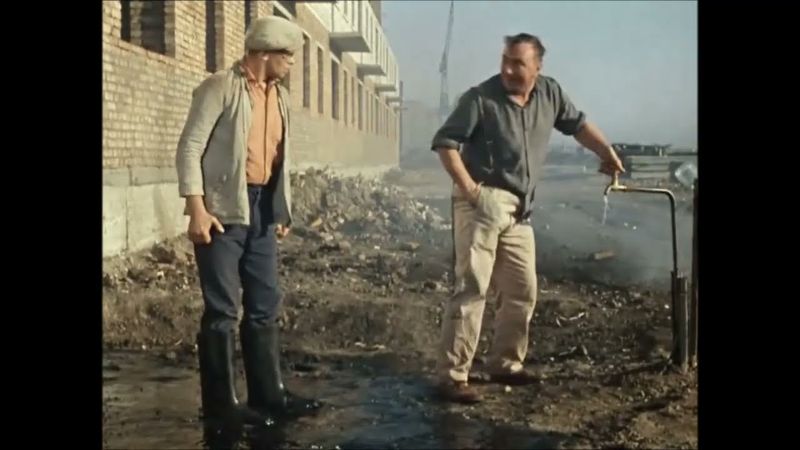 Ну, студент, готовься!  Скоро на тебя наденут деревянный макинтош и в твоём доме будет играть музыка