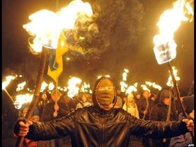 TORCH-LIT MARCH IN KIEV BY UKRAINE'S RIGHT-WING SVOBODA PARTY - BBC NEWS