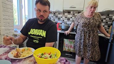 У МАМЫ И НАДИ В РЕСТОРАНЕ