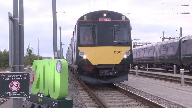 Новый рекорд дальности поездки установил поезд на аккумуляторах в Великобритании