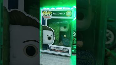 Halloween Michael Myers behind the hedge.. 🎃  #halloween #michaelmyers #funkopop