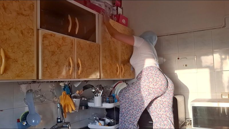 Daily vlog of cleaning the stove, dishwasher, and kitchen