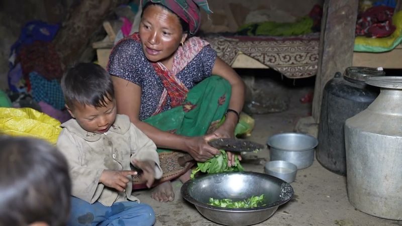 Cooking green curry recipe by mother and || Nepali Village || Village technology