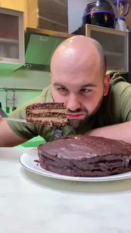 Приготовил торт «Прага» на сковородке 😱 #сладкиерецепты #папаняготови...