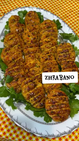 کباب مرغ یکی از غذاهایی که برای مهمانیم درست کردم  این کباب مرغ بود و...