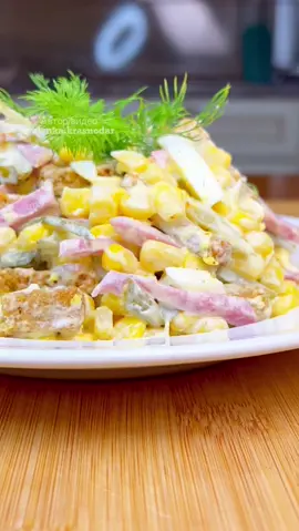 Простой и вкусный салат на скорую руку. Подписывайтесь и будем готови...