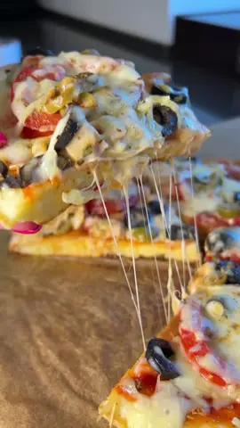 Пицца по-домашнему за 10 минут Тесто: * Яйцо — 1 шт. * Сметана — 5 ст...