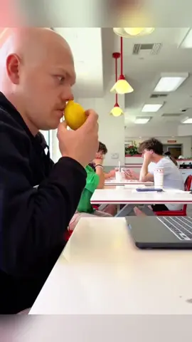 Gunung semeru meletus lagi pada sore hari ini rabu tanggal 19-11-2025...