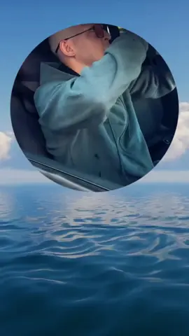 Т-64 (индекс ГБТУ «Объект 432») — советский средний танк, принятый на вооружение в 1966 году Армией СССР. Разработан в 1960—1967 годах в Харьковском конструкторском бюро машиностроения Харьковского завода транспортного машиностроения имени Малышева на базе Объекта 430А. Серийно производился в 1963—1969 годах, за это время было построено 1192 машины. Концептуально бронирование танка было рассчитано на противодействие, в пределах курсовых углов безопасного маневрирования, всем боеприпасам 105-мм нарезной пушки НАТО начала 1960-х годов — кумулятивным (HEAT) и подкалиберным (APDS-T)[7][8], см. рис. Благодаря применению комбинированной брони, разработанной и конструктивно оформленной специалистами ВНИИ-100 и его московского филиала, впервые в мировой практике танкостроения был достигнут уровень защиты объекта, характеризуемый стальным эквивалентом 450 мм, по другим данным 500 мм[7] (лоб башни, кумулятивный снаряд), недостижимый по габаритным (толщине) и массовым ограничениям параметров защиты танков 1960-х годов, полностью выполненных из гомогенной стальной брони. Тем самым, была обеспечена дистанция непробития лобовой проекции машины, равная 500 м при стрельбе 105-мм снарядами танковой пушки НАТО[9]. Корпус танка Т-64 сварной из стальных броневых листов. Верхняя лобовая деталь (ВЛД) корпуса из комбинированной брони: сталь — стеклопластик — сталь толщиной 205 мм. Конструктивный угол наклона ВЛД (от вертикали) 68 градусов. Верхний лобовой лист толщиной 80 мм из стальной брони средней твердости, средний лист суммарной толщиной 105 мм из листов стеклотекстолита, на внутренней стороне корпуса установлен 20-мм подпорный лист — также из стальной брони средней твердости. Эквивалентная по стойкости горизонтальная толщина ВЛД по бронебойному подкалиберному снаряду (БПС) была 333 мм, по кумулятивному снаряду (КС) — 377 мм. Башня из литой брони средней твердости, лобовая часть и борта в секторе 35° имели комбинированные вставки в виде полости, заполненной алюминиевым сплавом. Суммарная толщина брони (по горизонтали) от 570 (в лобовой части) до 600 мм (в нижней части) башни. Эквивалентная по стойкости толщина брони башни по БПС 400 мм, по (КС) — 450 мм[8]. Тем самым обеспечивалась защита лобовой проекции танка при обстреле зарубежными 105-мм кумулятивными и бронебойно-подкалиберными снарядами с сердечником из карбида вольфрама или вольфрамового сплава при обстреле с дальности свыше 500 м[10