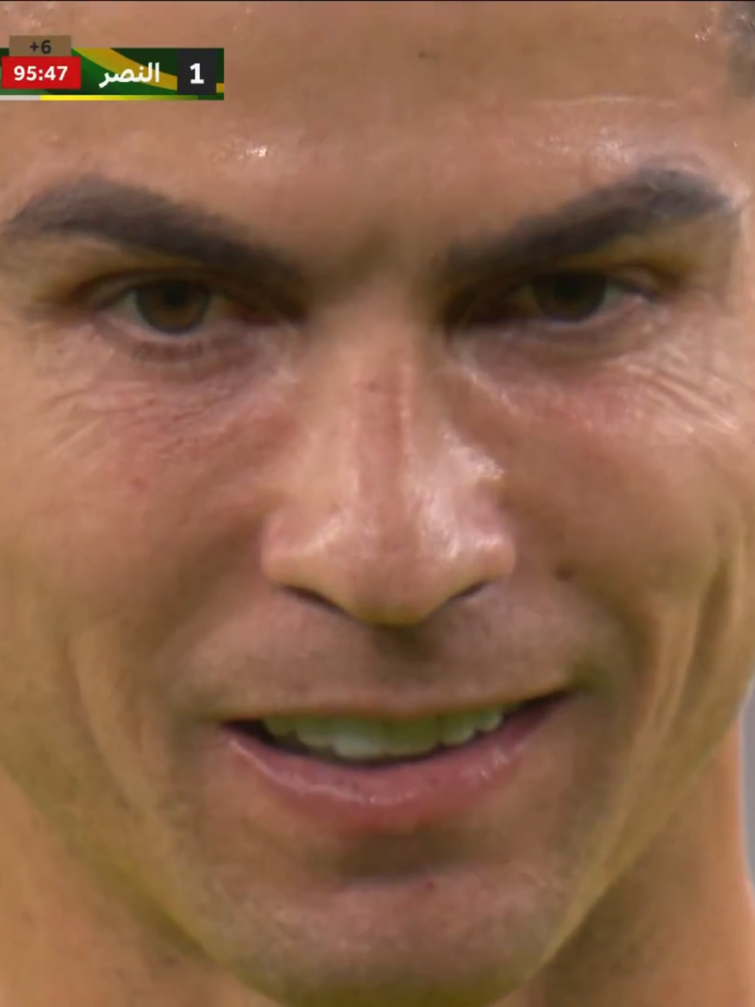 كريستيانو رونالدو يحفز نفسه قبل تنفيذ الركلة الحرة #الشرق_رياضة #شبكة...