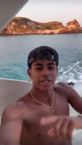 🔥🇬🇷 ¡LAMINE YAMAL DISFRUTANDO DE SUS VACACIONES EN GRECIA! 📹 @lamine....