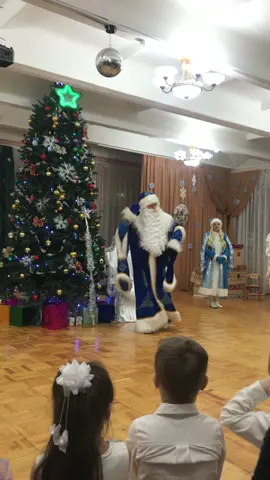 Дед Мороз зажигает! #танецдедамороза #дедмороз